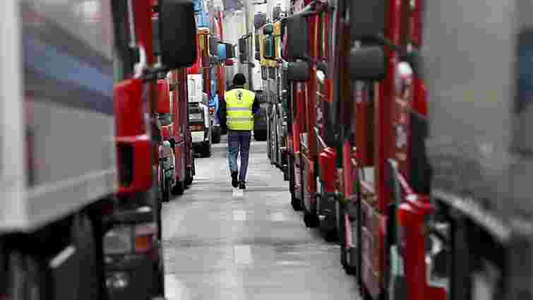 Понад тисячу вантажівок з турецькими товарами затримано на кордоні РФ