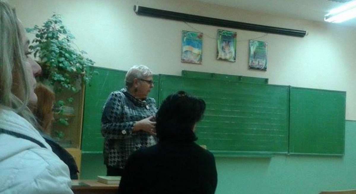 Вчительку з Івано-Франківська, яка назвала учня «дебілом», покарали