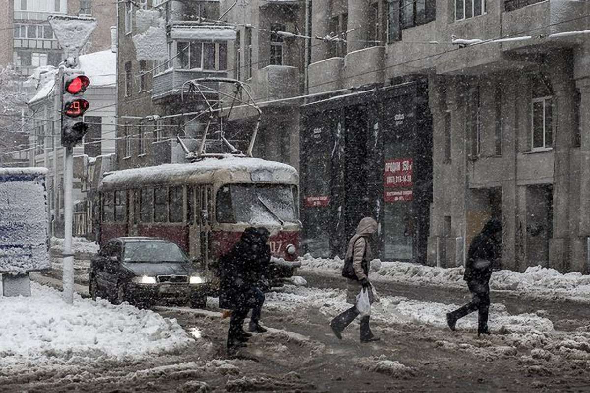 У Харкові ліквідовують наслідки снігопаду