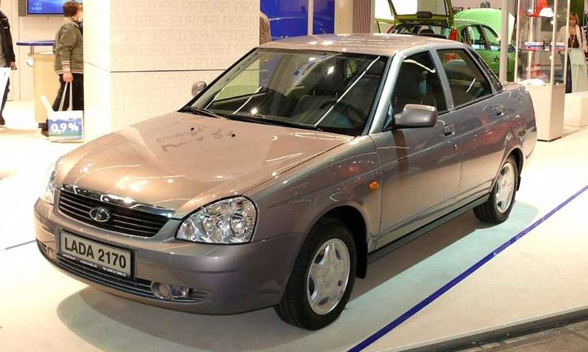 Україна запроваджує спецмита на імпорт російських автомобілів