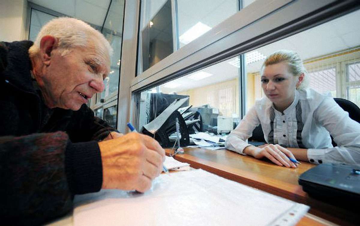 Експерти закликали уряд провести перевірку отримувачів пенсій і соціальних виплат