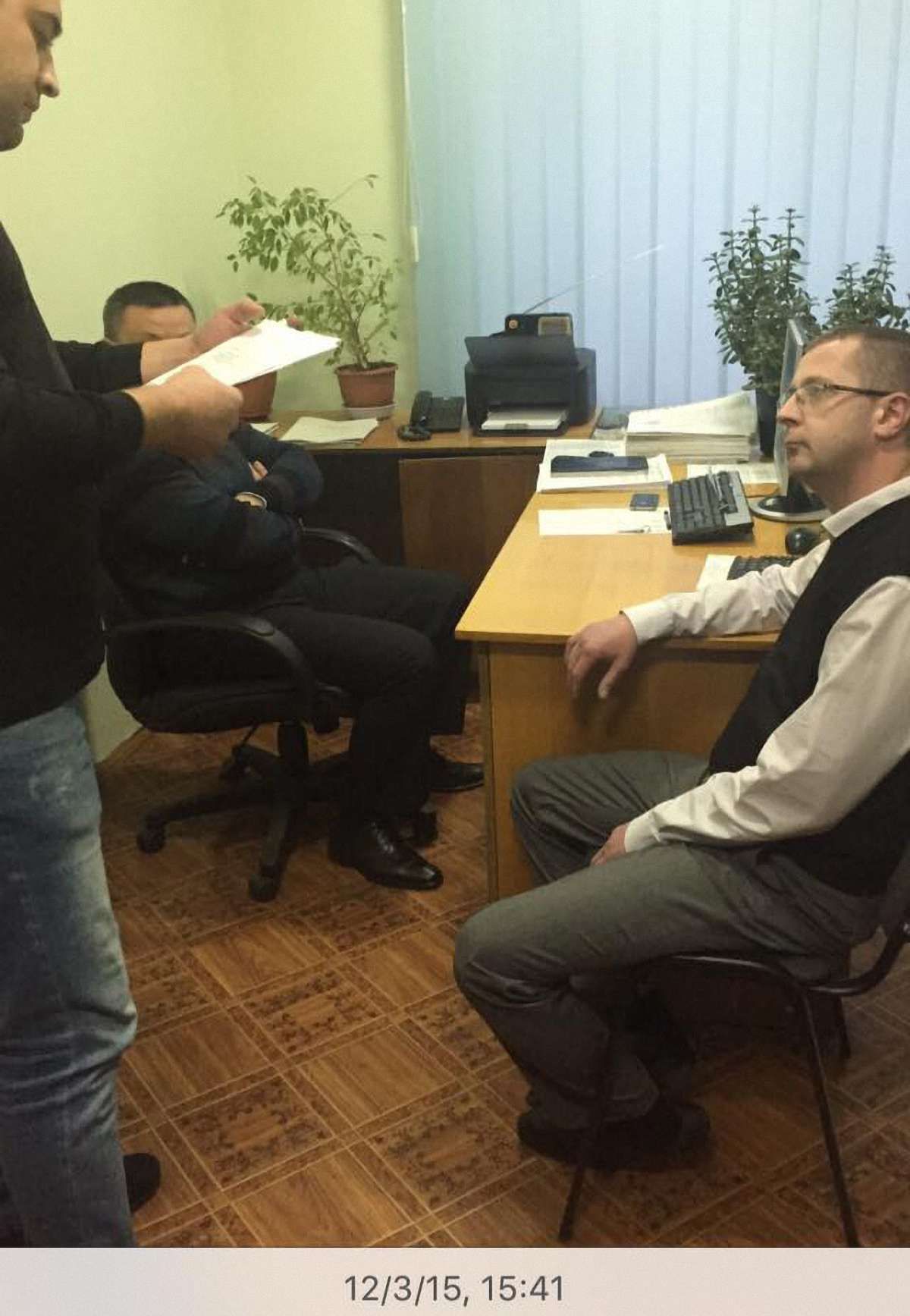 СБУ затримала на хабарі двох керівників фіскальної служби у Чернівцях