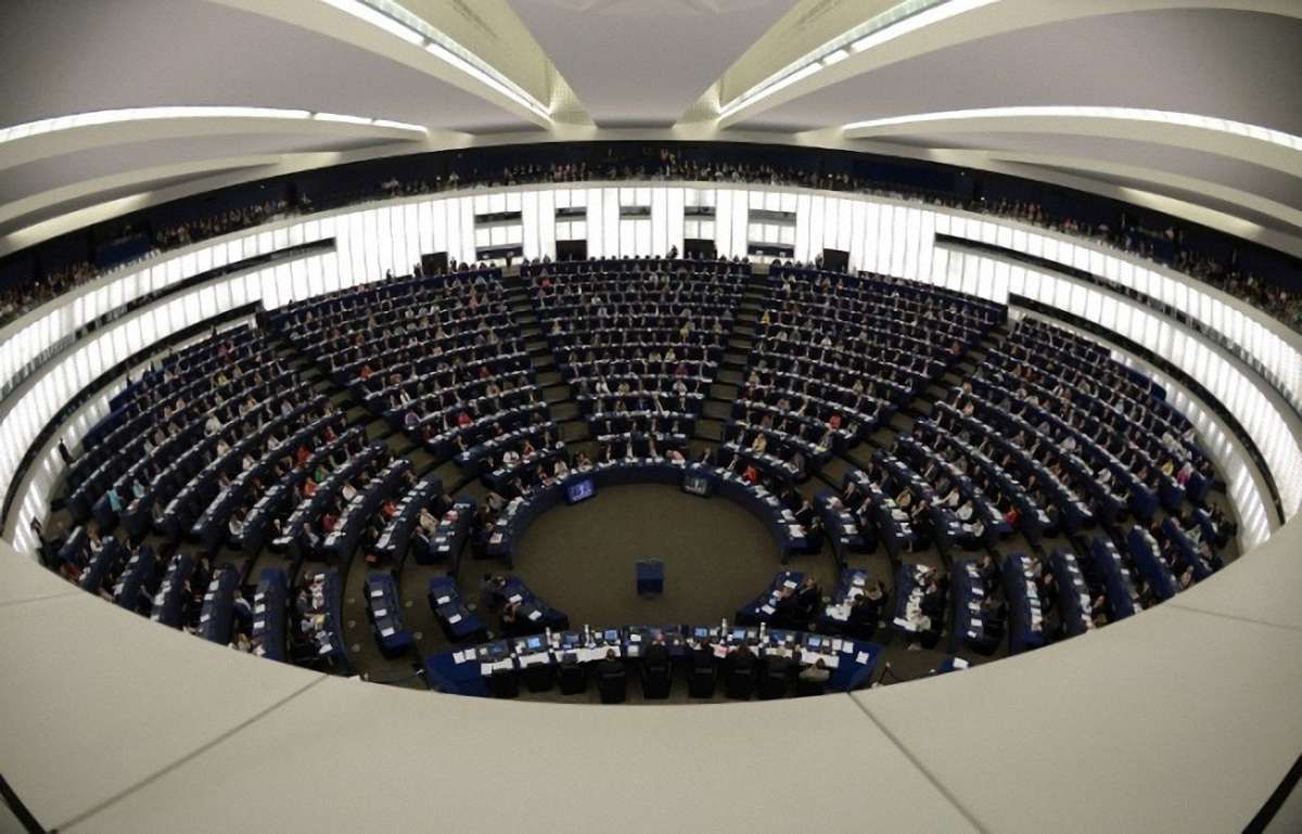 Депутати Європарламенту попросили керівництво ЄС надати Україні безвізовий режим