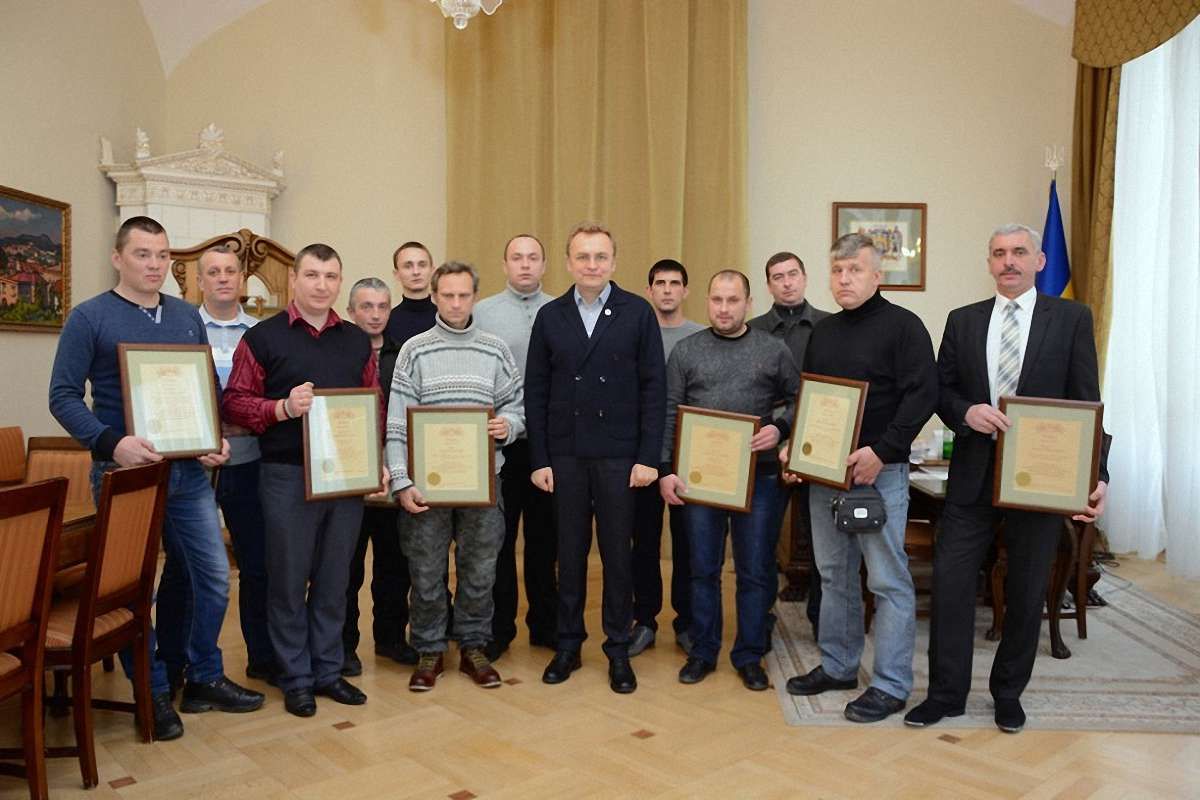 Працівники ЛКП, які служили в зоні АТО, отримали подяки і премії