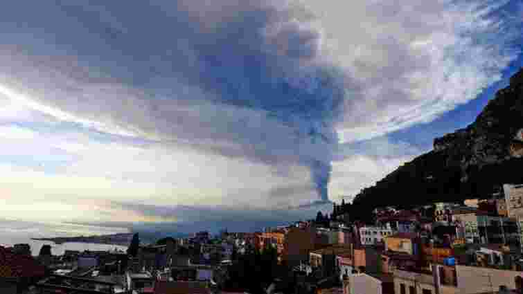 В Італії через виверження вулкану Етна відмінили декілька авіарейсів
