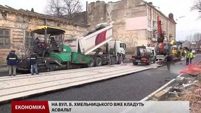 Мешканці Підзамча хочуть повернути бруківку на вул. Б. Хмельницького