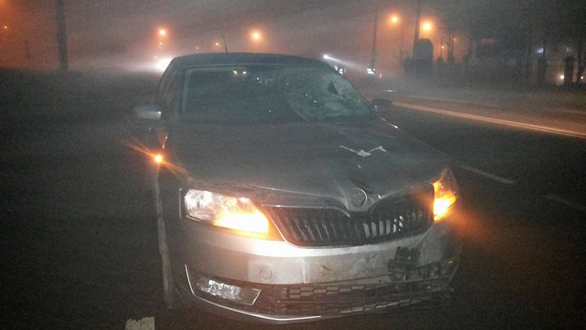 Уночі у Львові автомобіль збив студента, який  перебігав шестисмугову дорогу 