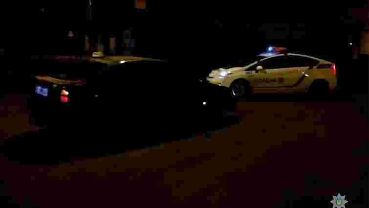 Двоє п’яних львів’ян на автомобілі з пробитими колесами втікали від поліції