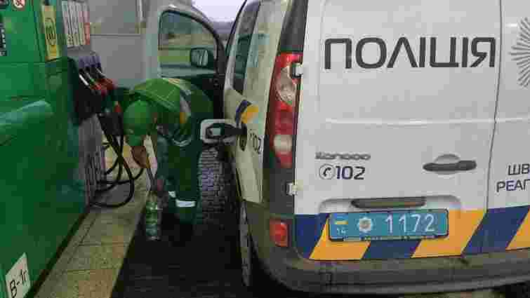 На Львівщині двох поліцейських звільнять за крадіжку бензину
