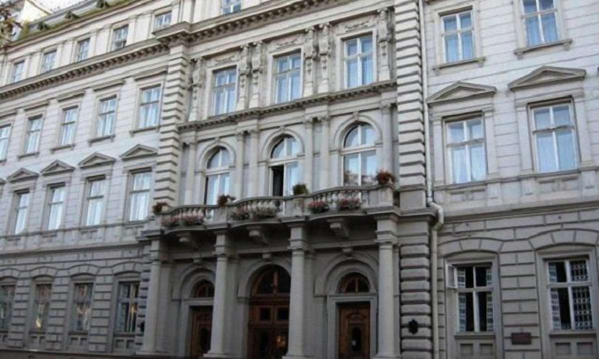Синютка хоче звільнити обраного волонтерами керівника центру допомоги учасникам АТО