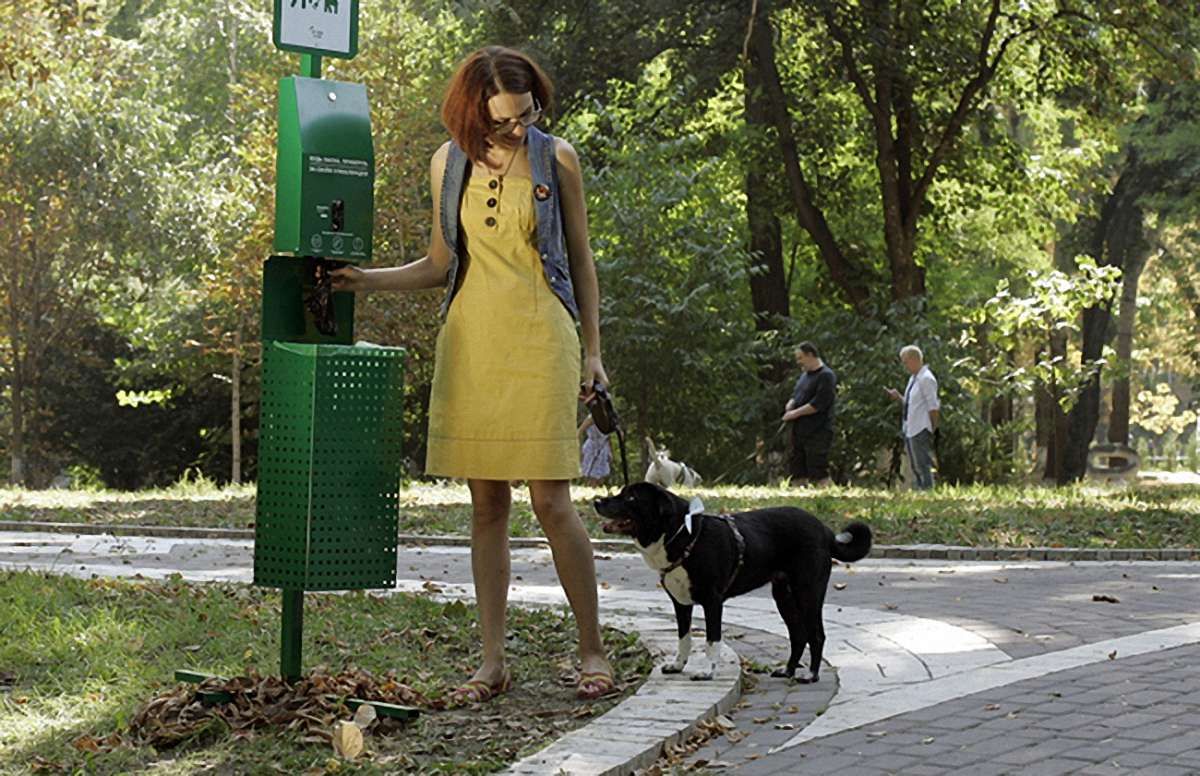 У Львові хочуть встановити 40 станцій для прибирання за собаками