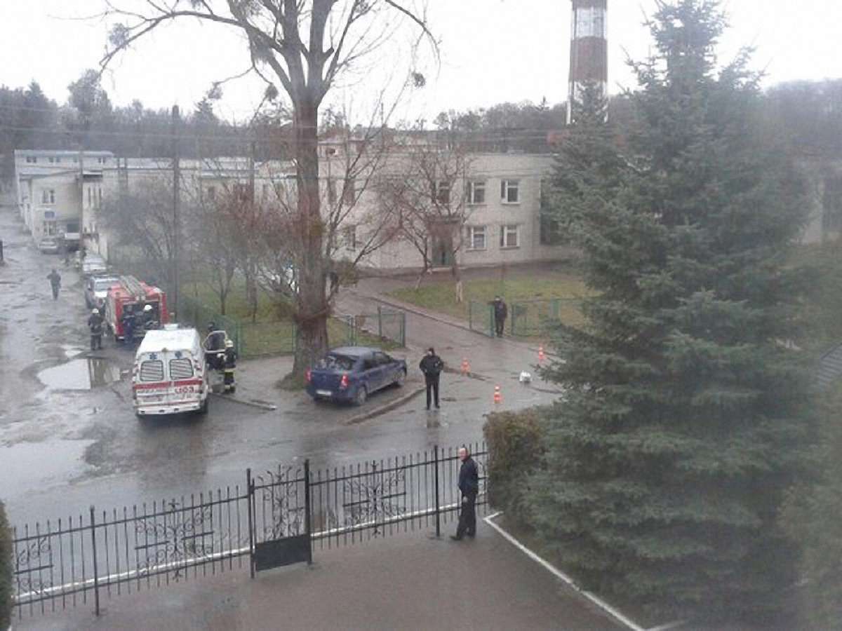 Біля управління поліції у Львові перевіряли підозрілий пакунок