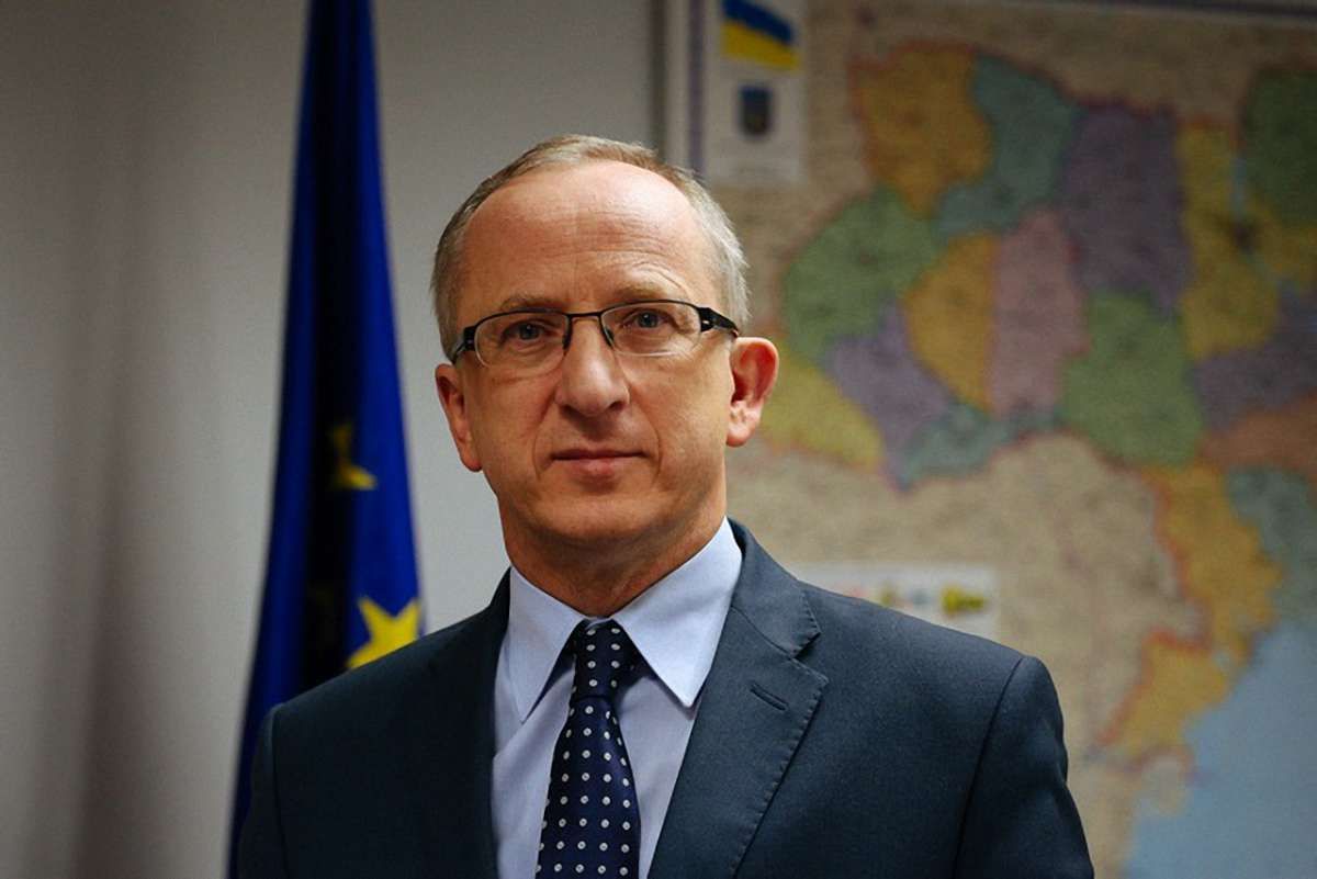 Чіткий розподіл функцій між гілками влади необхідно закріпити у Конституції України, - посол ЄС