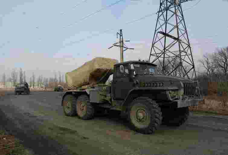 Розвідники викрили на Донеччині місця зберігання «відведеного» озброєння бойовиків