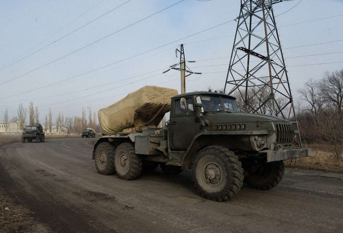 Розвідники викрили на Донеччині місця зберігання «відведеного» озброєння бойовиків