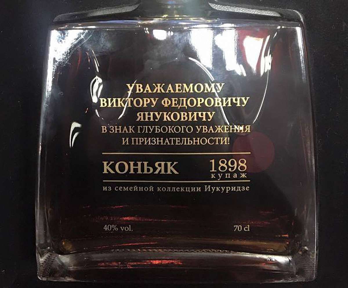 Елітний алкоголь Януковича викрали з музею корупції і продали у Лондоні