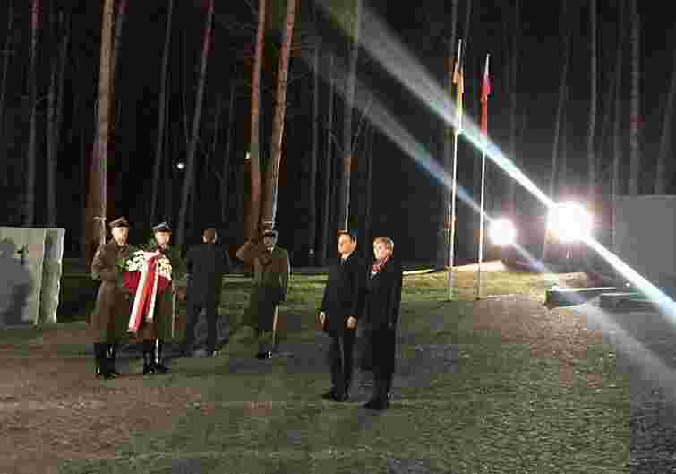 Президент Польщі вшанував пам’ять жертв тоталітарного режиму у Биківні