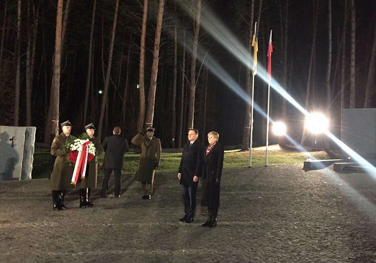 Президент Польщі вшанував пам’ять жертв тоталітарного режиму у Биківні