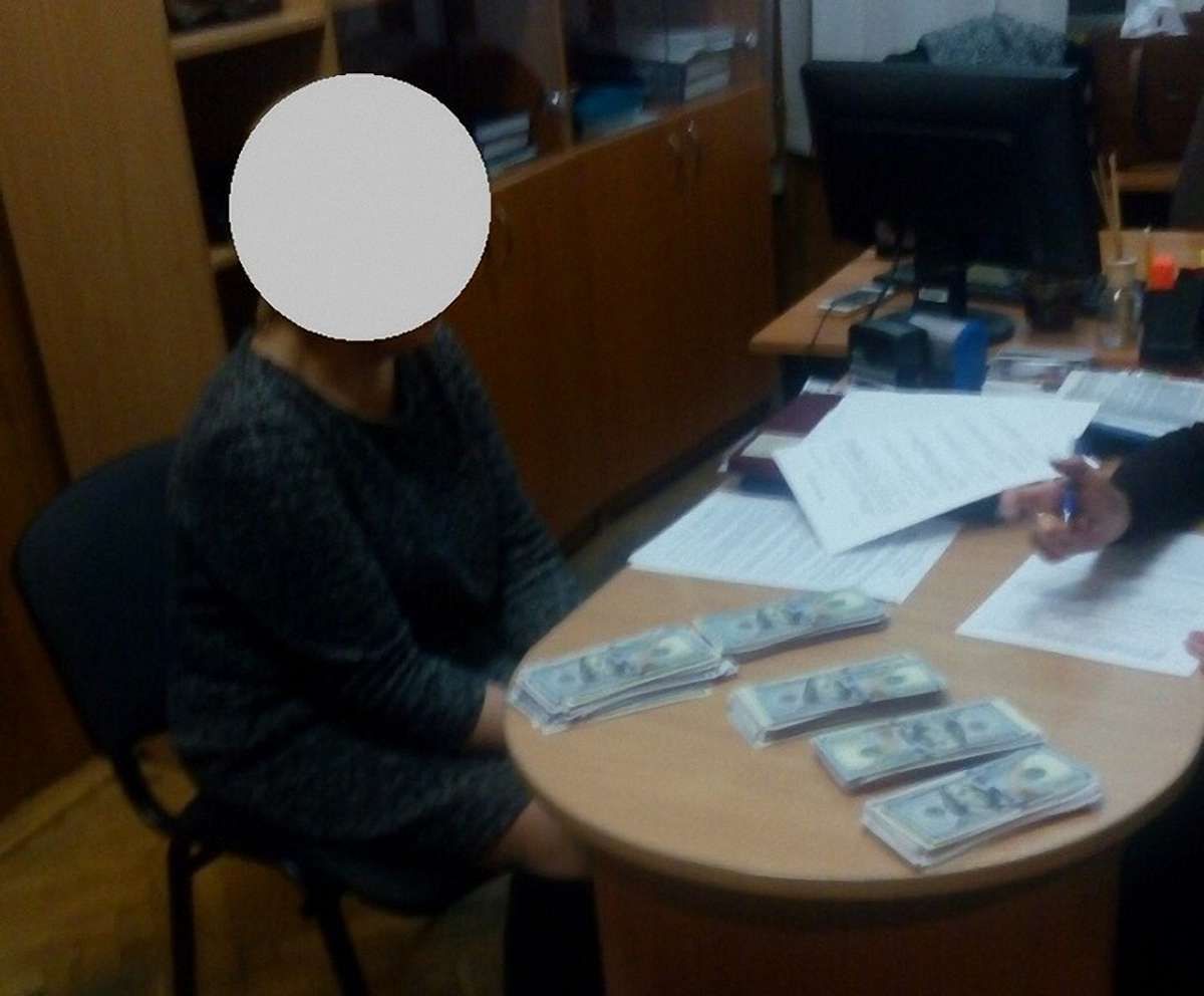 У Києві на хабарі у $50 тис. затримали чиновницю Мін’юсту