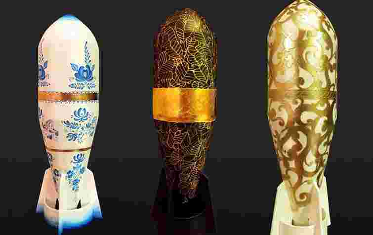 Російський художник стилізував авіабомби під яйця Фаберже