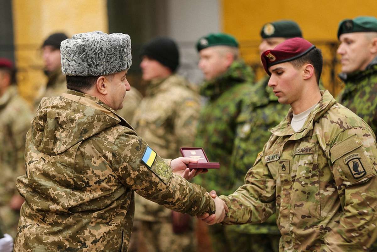 Міністр оборони вручив нагороди військовим зі США, Канади та Литви