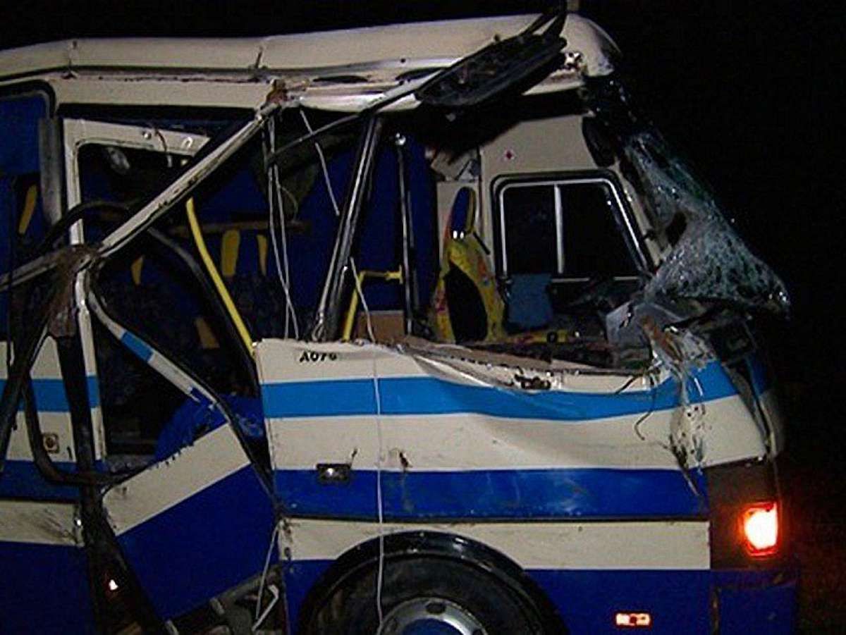 На Вінниччині пасажирський автобус зіштовхнувся з трактором, є загиблі