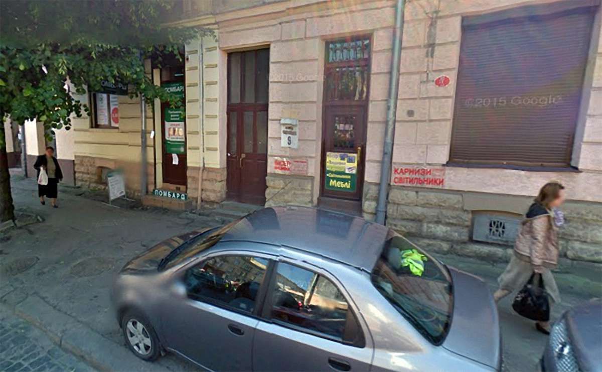 На Привокзальній троє невідомих серед дня пограбували ломбард