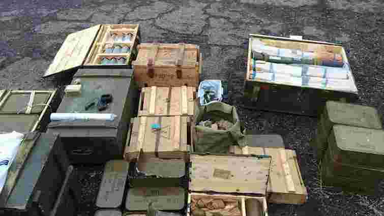 На Луганщині виявили схованку з гранатометами і великою кількістю боєприпасів