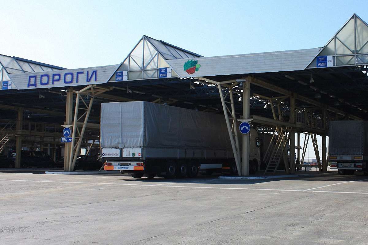 Львівські митники затримали вантажівку, яка незаконно перевозила товари в Росію