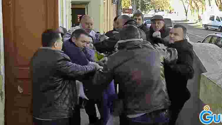 У Стрию виникла масова бійка між депутатами і мешканцями