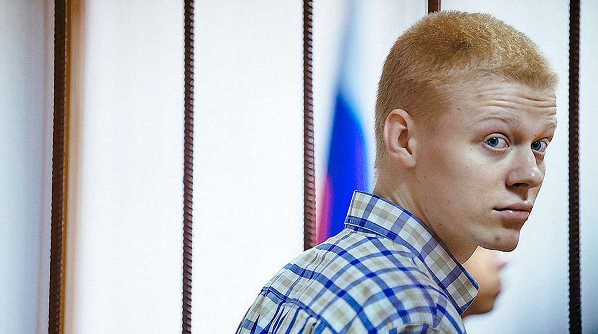 У Росії суд пом’якшив вирок руферові, засудженому за фарбування зірки на московській висотці