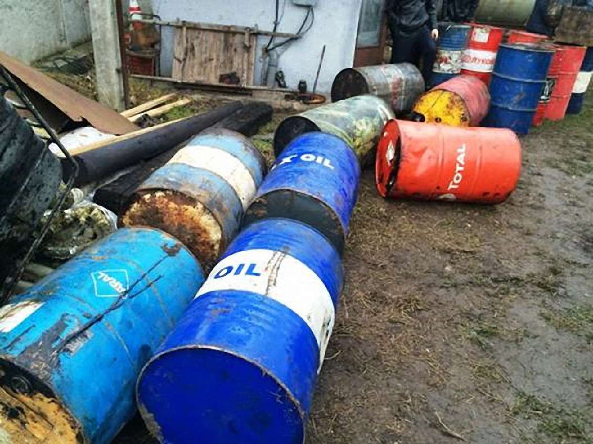 На Львівщині викрили підпільний міні-завод пічного палива