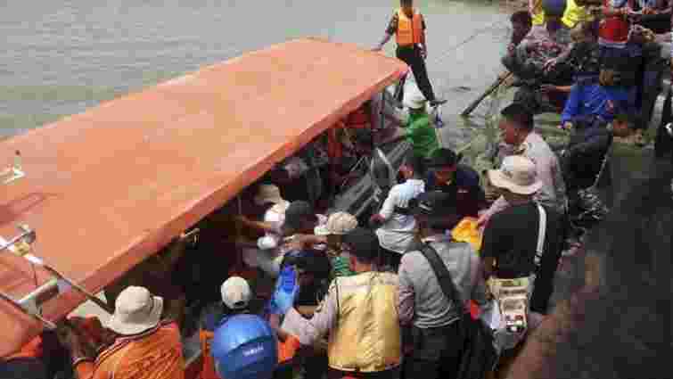 В Індонезії затонуло судно: понад 80 осіб зникли безвісти