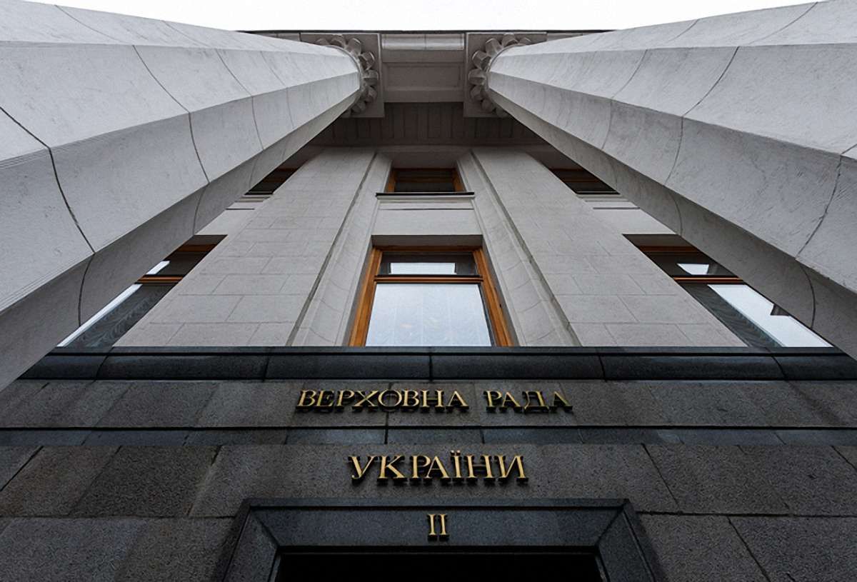 У випадку дострокових виборів до Верховної Ради потрапляють сім партій
