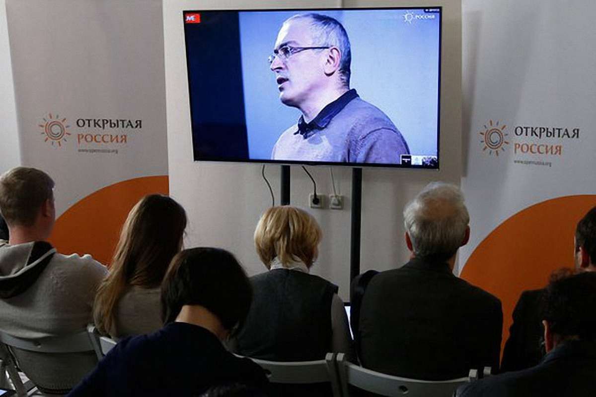 Слідчий комітет РФ влаштував обшуки в опозиціонерів з «Відкритої Росії» Ходорковського