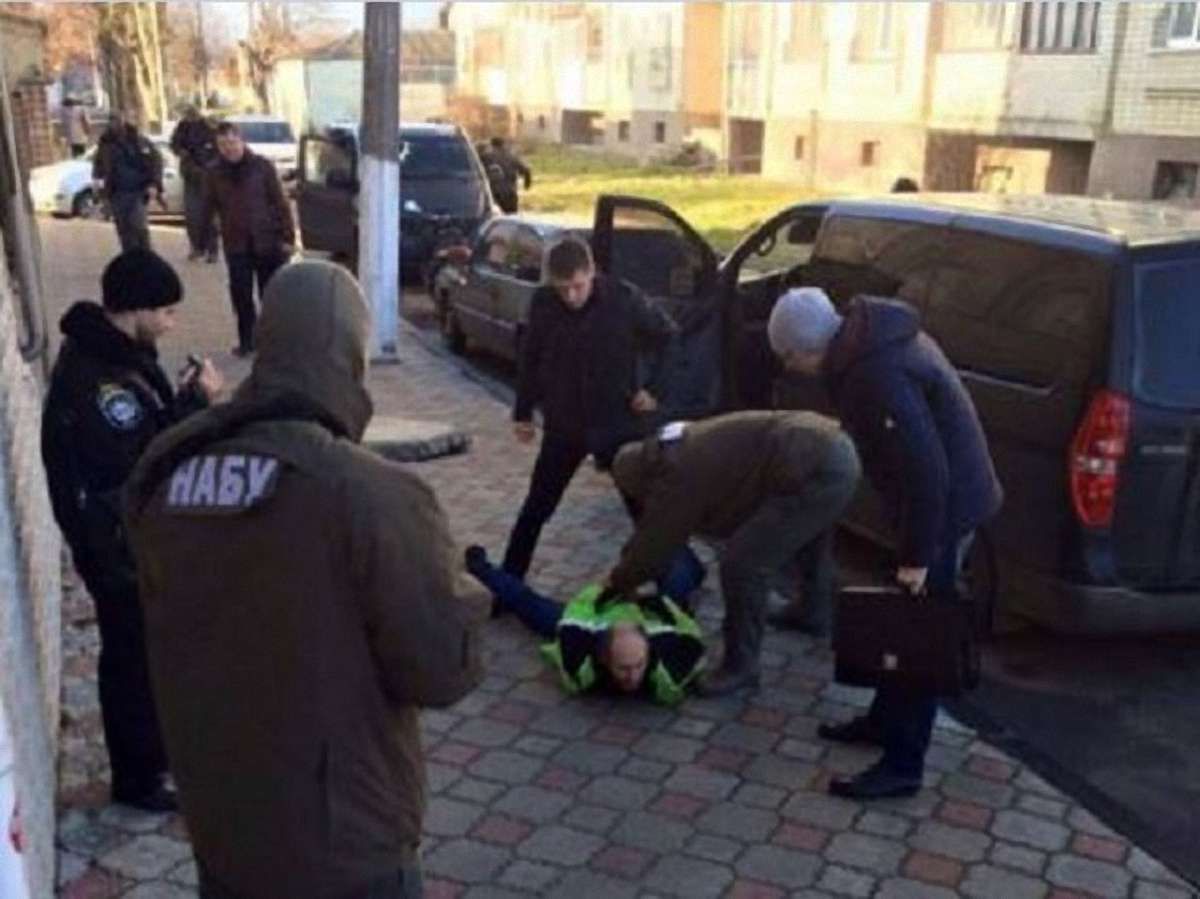 На Рівненщині співробітники НАБУ впіймали на хабарі голову районного суду