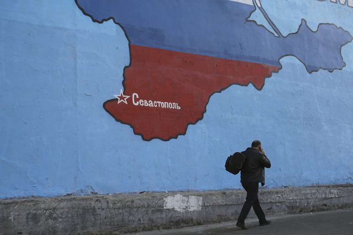 Два мільйони російських паспортів видали в анексованому Криму