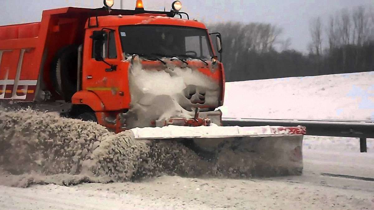 Снігоприбиральну техніку на дорогах Львівщини контролюватимуть через GPS