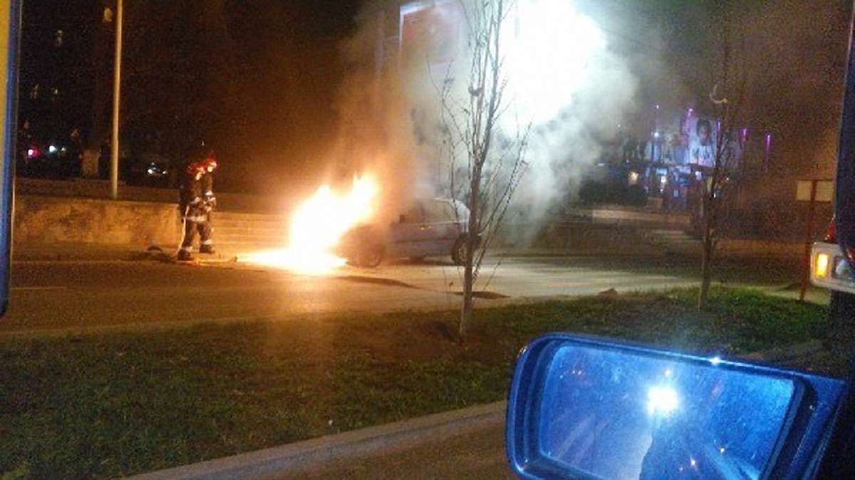 У центрі Львова загорівся автомобіль
