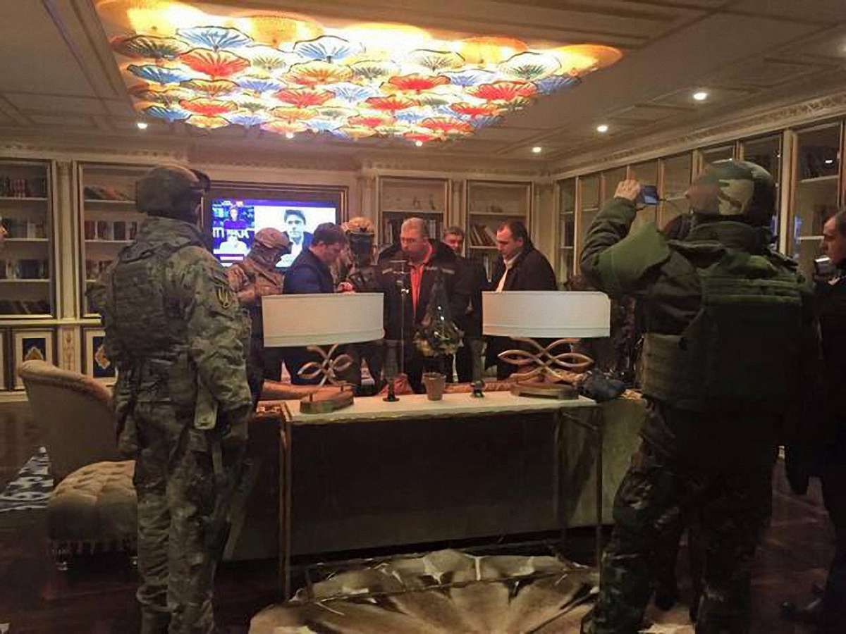 До квартири Корбана прийшли з обшуком