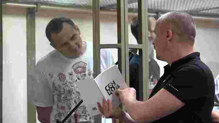 Триває збір коштів на завершення фільму про Олега Сенцова