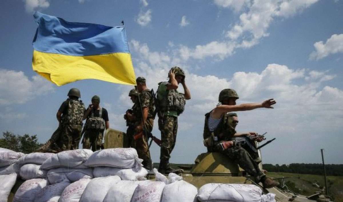 У 2016 році українським військовим значно збільшать зарплати, – Полторак 