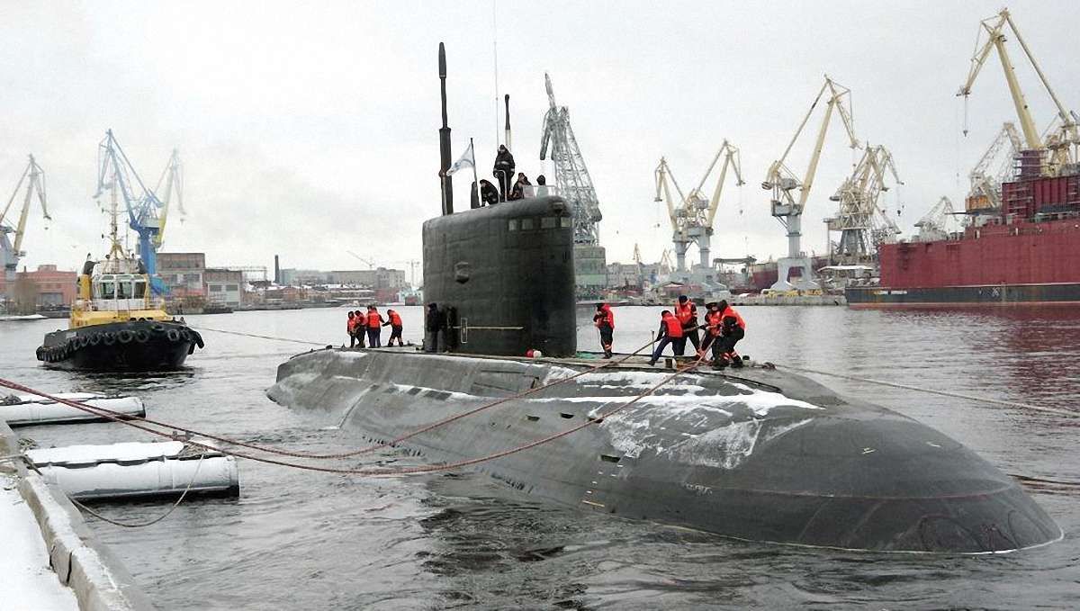 Росія пригнала підводний човен до окупованого Севастополя