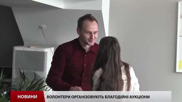 Щоб зігріти військових, львівські волонтери продають побачення та речі зірок