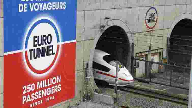 Тисячі мігрантів спробували прорватися тунелем через Ла-Манш з Франції до Великобританії