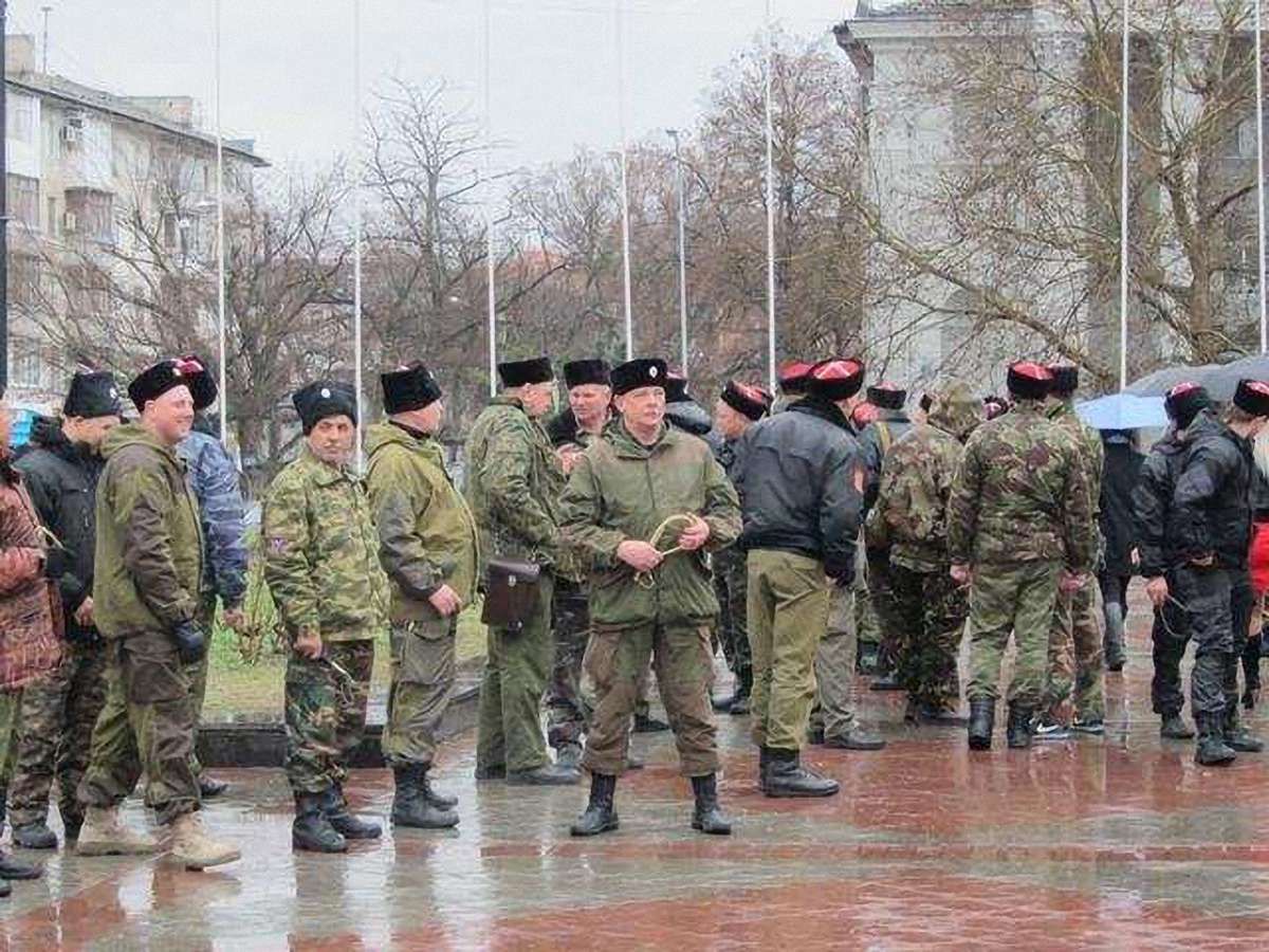 У Криму «казаки» влаштували рейд по домівках кримських татар