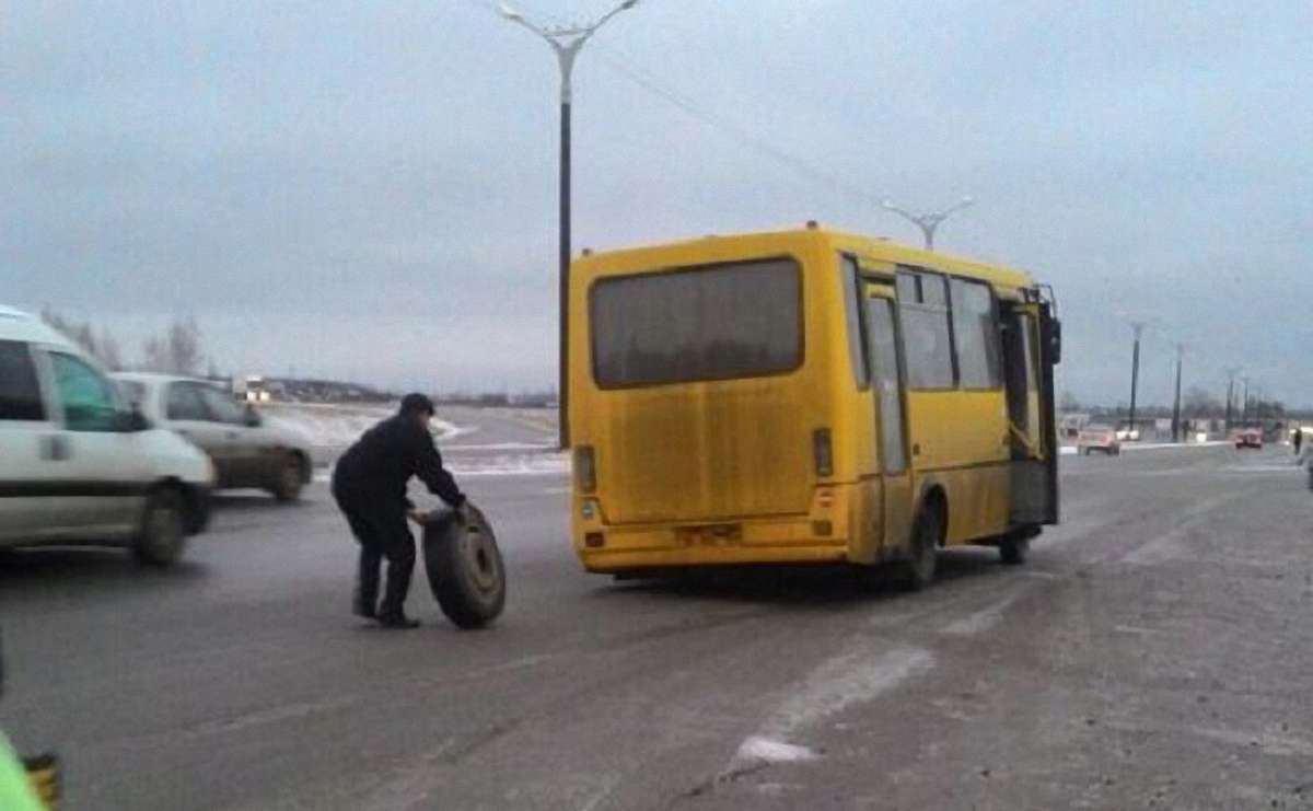 Поблизу Львова у маршрутки на ходу відпало колесо