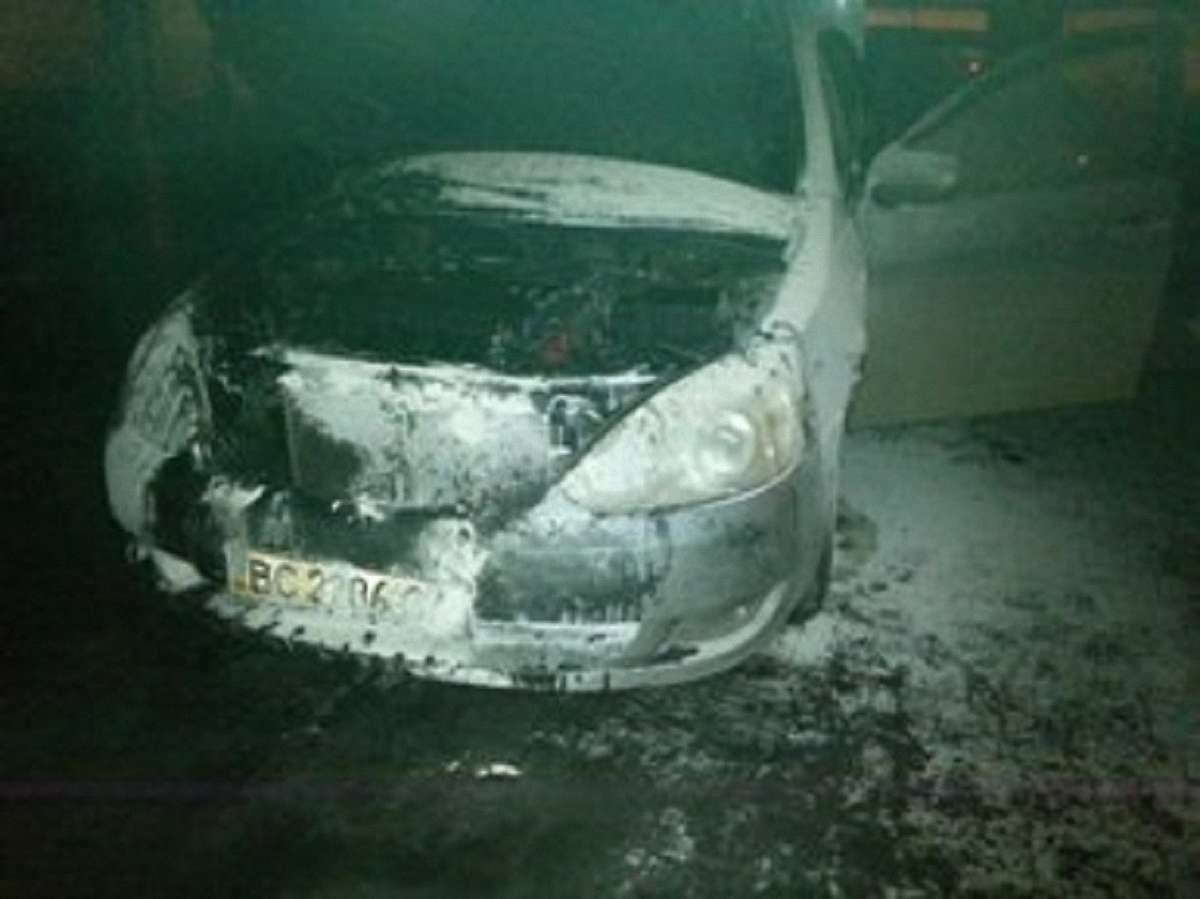 У Львові спалили автомобіль «Geely FC»