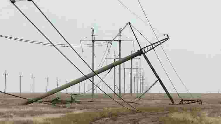 На лінії електропостачання Криму впала електроопора