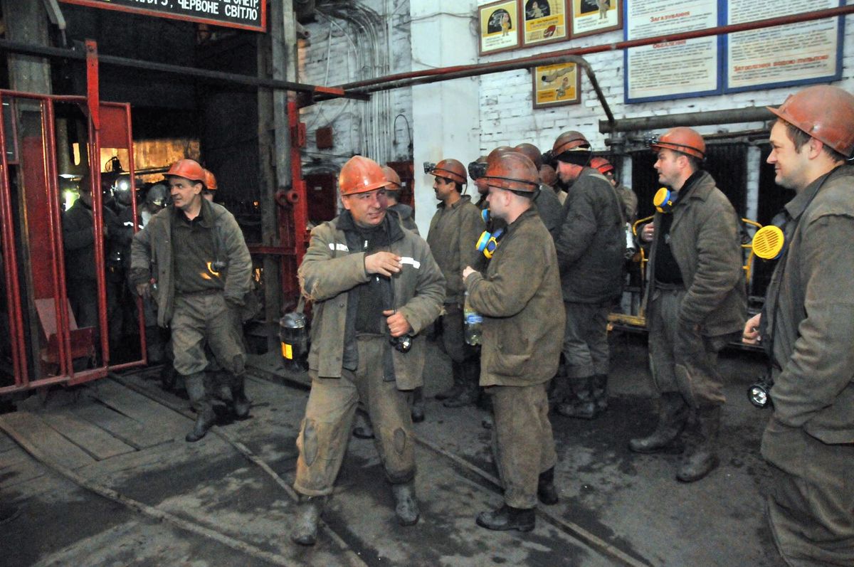На Львівщині гірники відмовляються спускатись в шахту через заборгованість по зарплаті